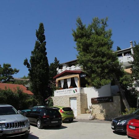Novalja Guesthouse Economy Rooms Bagian luar foto