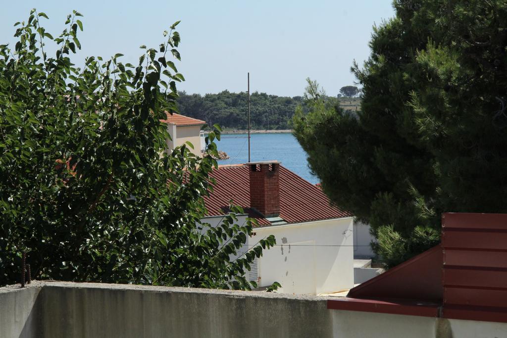 Novalja Guesthouse Economy Rooms Bagian luar foto