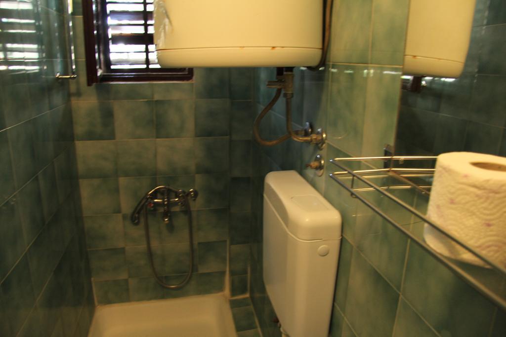 Novalja Guesthouse Economy Rooms Bagian luar foto