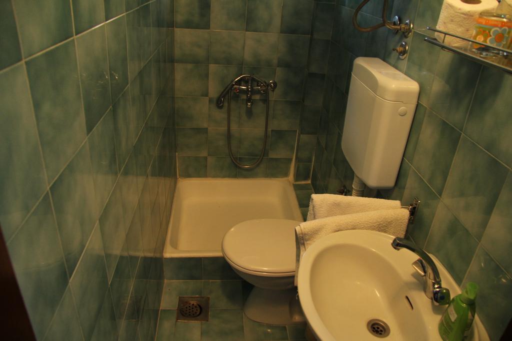 Novalja Guesthouse Economy Rooms Bagian luar foto