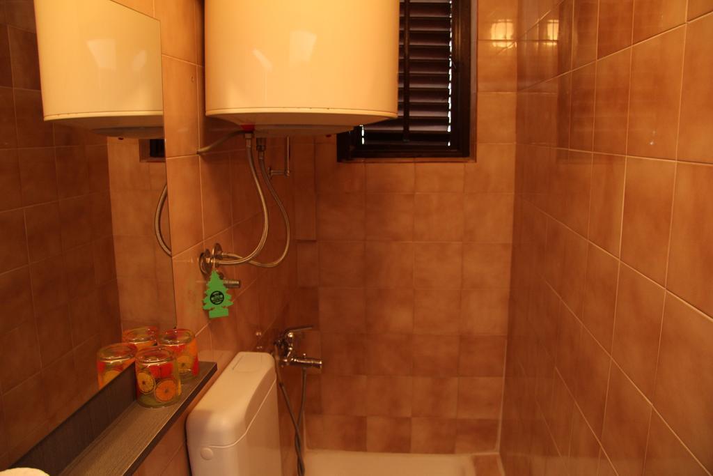 Novalja Guesthouse Economy Rooms Bagian luar foto