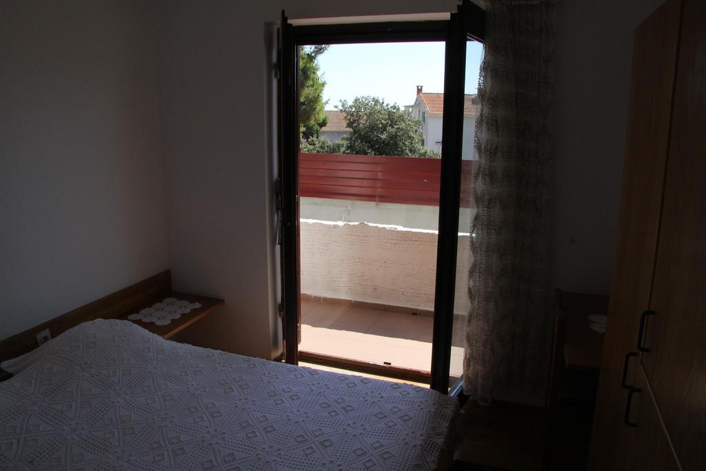 Novalja Guesthouse Economy Rooms Bagian luar foto