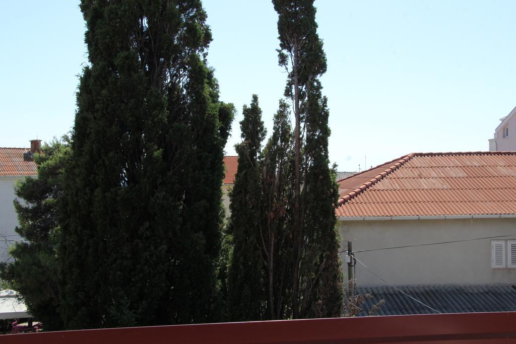 Novalja Guesthouse Economy Rooms Bagian luar foto
