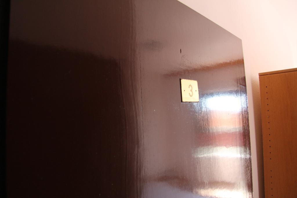 Novalja Guesthouse Economy Rooms Bagian luar foto