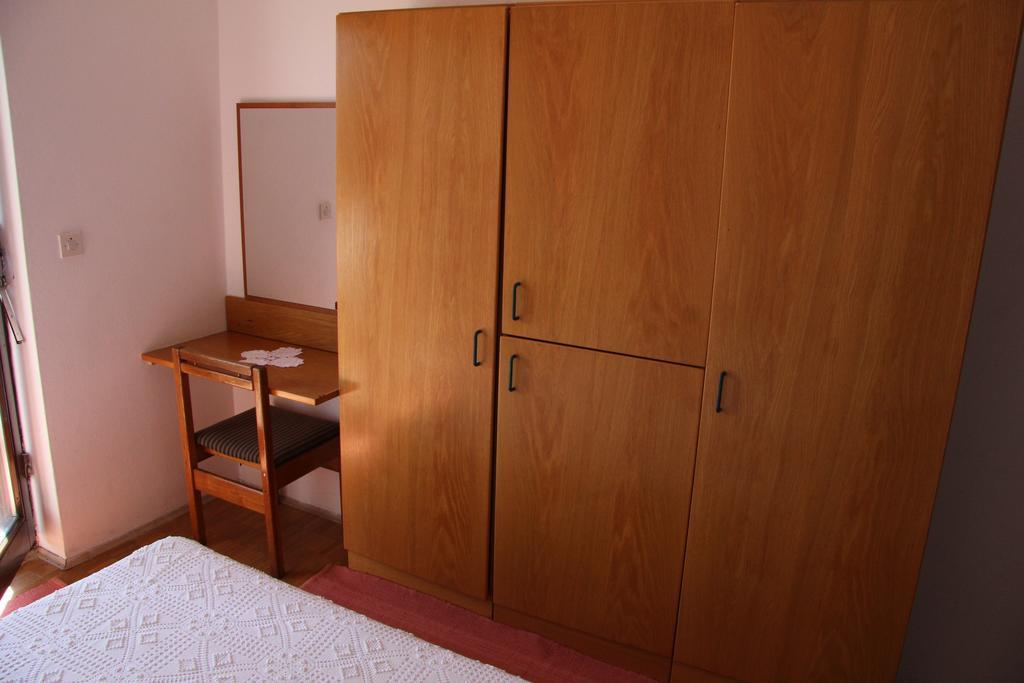 Novalja Guesthouse Economy Rooms Bagian luar foto