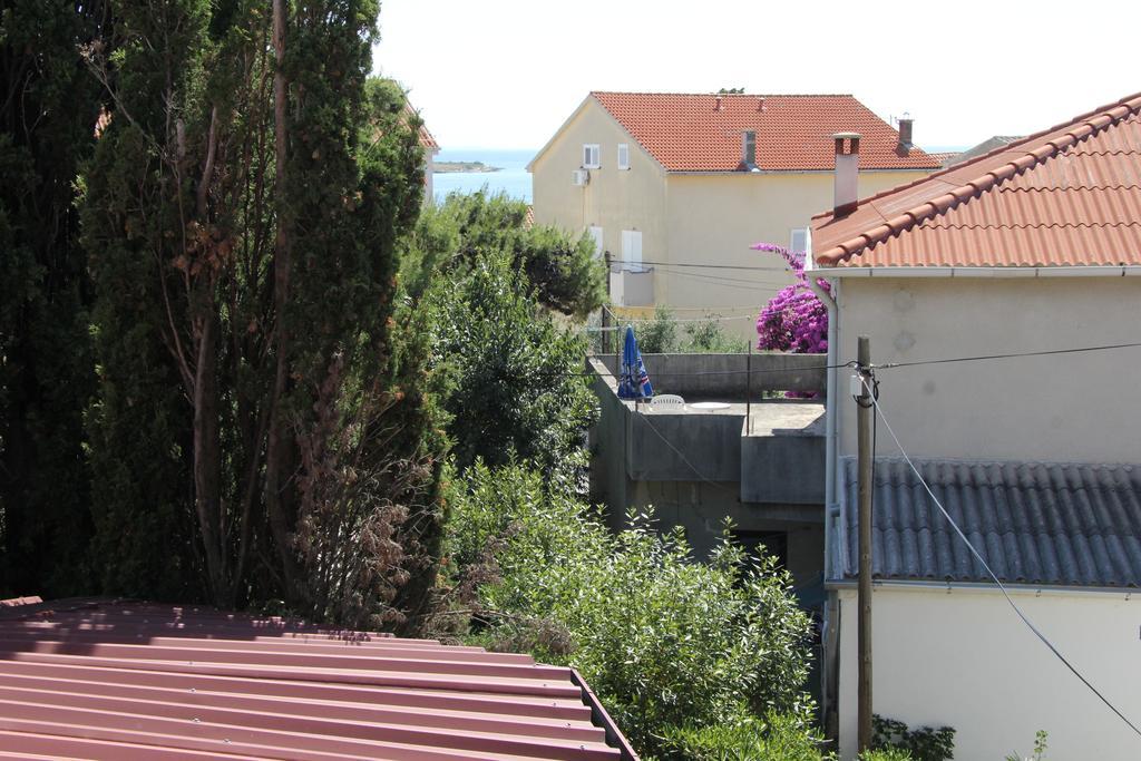 Novalja Guesthouse Economy Rooms Bagian luar foto