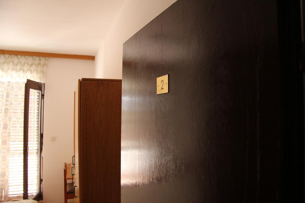 Novalja Guesthouse Economy Rooms Bagian luar foto