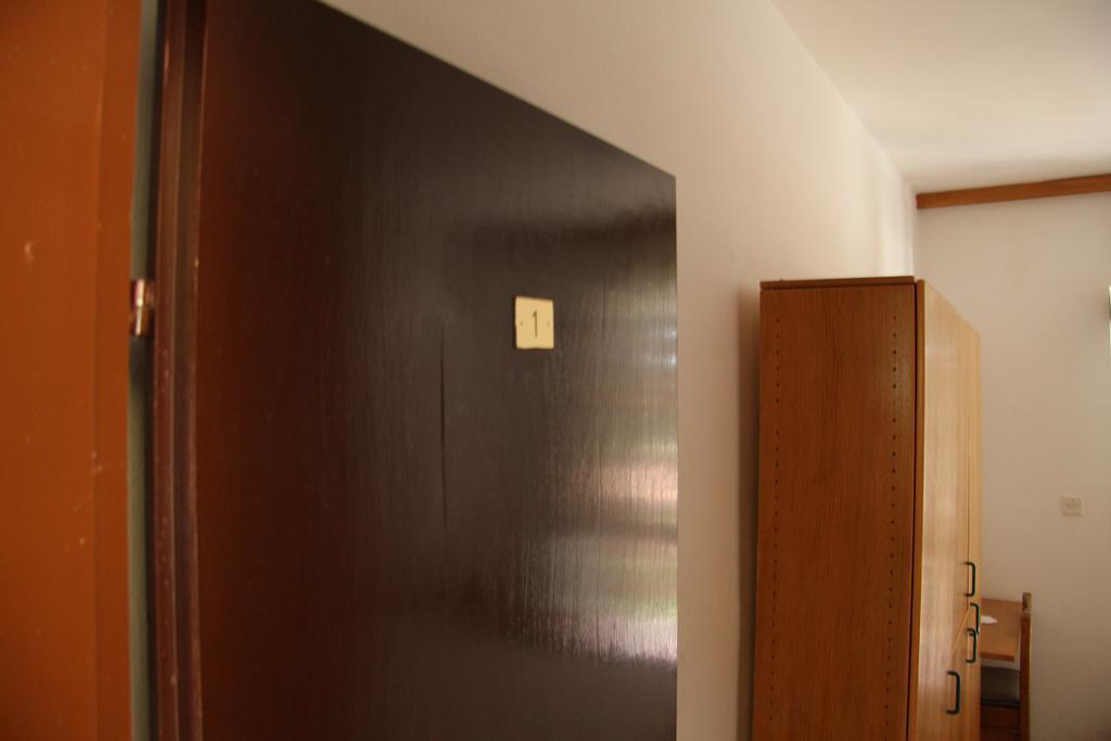 Novalja Guesthouse Economy Rooms Bagian luar foto